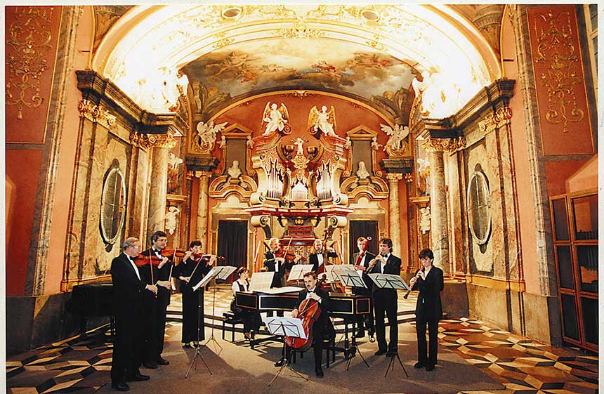 プラハ・バロック合奏団 “きよしこの夜～クリスマス名曲の贈り物”