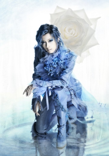 旅行券のご利用可能なツアーのご紹介 ~宝塚歌劇花組 三井住友VISAカード シアターMusical『A Fairy Tale -青い薔薇の精-』/三井住友VISAカード シアターレヴューロマン『シャルム!』~