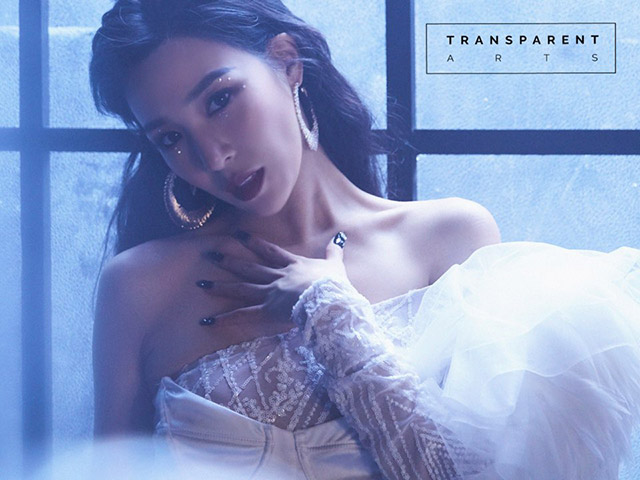 ティファニー直筆サイン入り2Lサイズ写真…Tiffany　Young…少女時代 41ZNxUYiv5L._UF350,350_QL50_.jpg