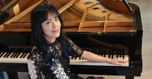 朝香智子（コンポーザーピアニスト）