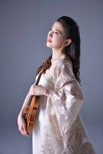 ����q ���y������