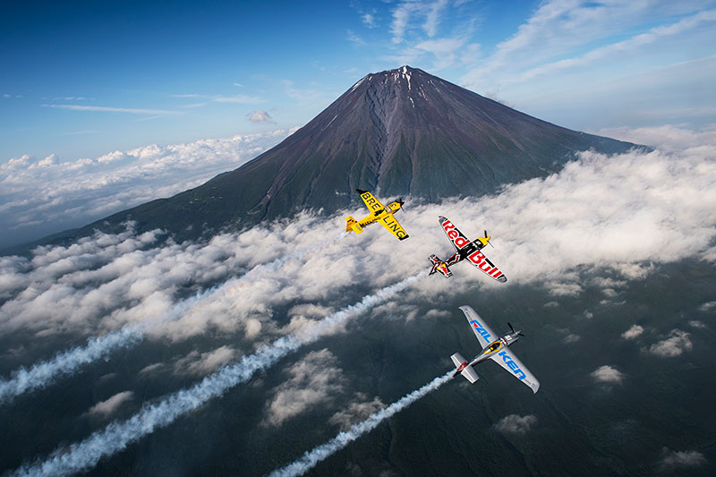 レッドブル エアレース パイロットたちが富士山を眼下にフライト イベント おでかけ