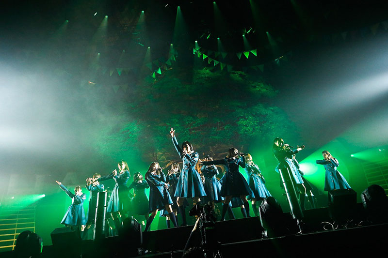 欅坂46 1周年記念ライブで代々木体育館に集結した12 000人が熱狂 邦楽 K Pop
