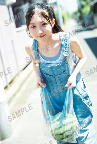 HMV&BOOKS online限定特典：谷口愛季（櫻坂46）ポストカード》blt