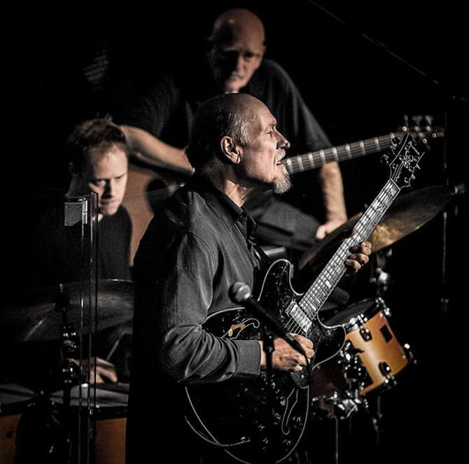 ジョン スコフィールド 初のecmリーダーアルバム完成 ベース巨匠スティーヴ スワロウの名曲を採り上げた13年ぶりのトリオ録音 ジャズ