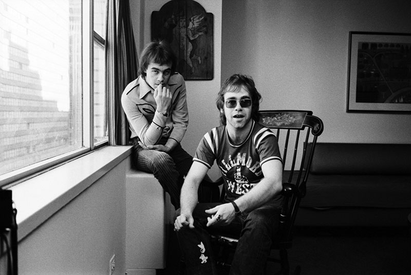 エルトン・ジョン 全148曲収録の8枚組ボックスセット『Elton: Jewel