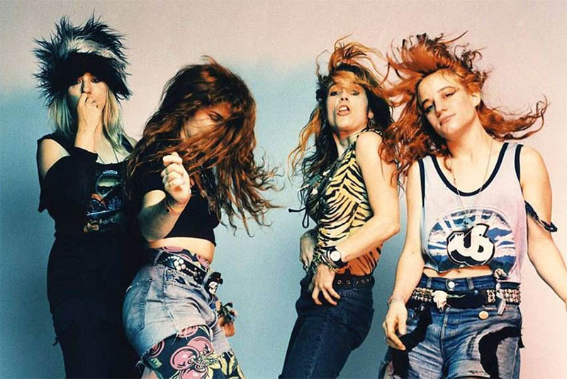 L7のスラッシュレーベル期アルバム3タイトル『Bricks Are Heavy』『Hungry For Stink』『The Beauty  Process』をパッケージ 90年代グランジ～オルタナシーンを牽引した ”ガチ” すぎるライオットガールズのクラシックSh*t  を今こそShove！|ロック