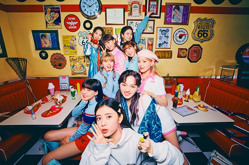 NiziU 2nd Single『Take a picture／Poppin' Shakin'』 Loppi・HMV限定