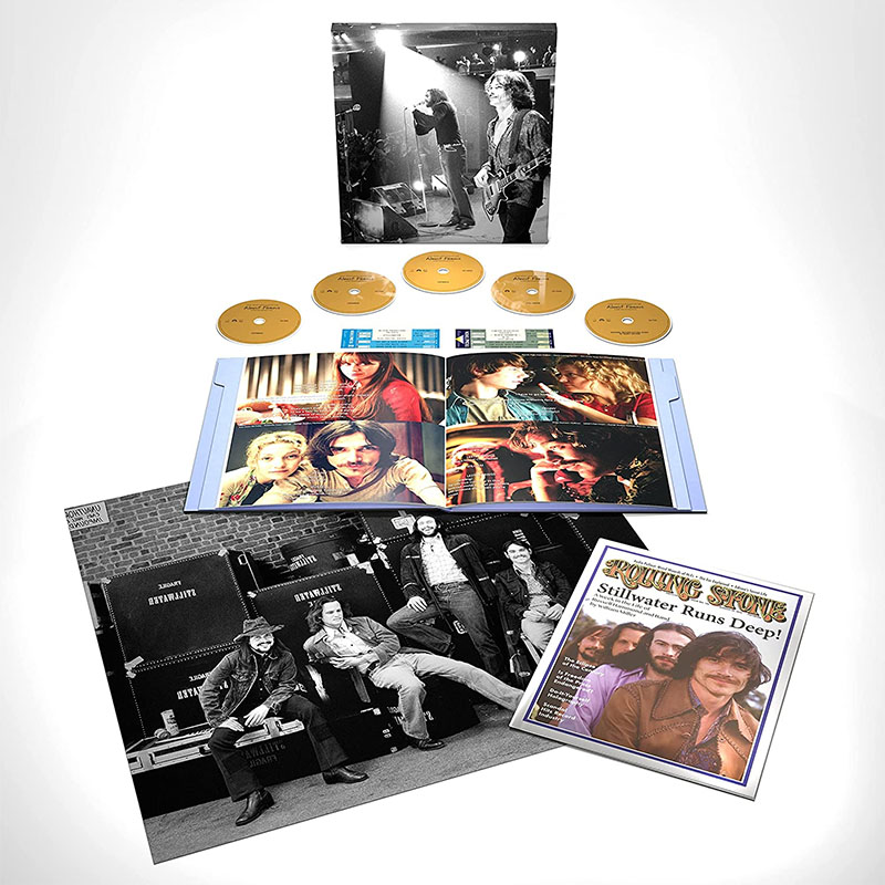 70年代ロックへのオマージュ凝縮！ 映画『あの頃ペニー・レインと』サウンドトラックが公開20周年を記念したCD5枚組スーパーデラックスボックスで登場  ザ・フー、ニール・ヤング、スティーリー・ダンなどの未発表音源も収録|ロック
