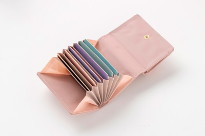 Maison de FLEUR」カードケース2種がローソン・HMV限定発売