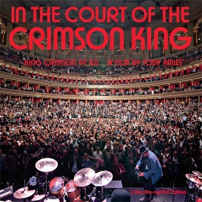 キング・クリムゾン 最新ドキュメンタリー映画『In the Court of the Crimson King ‐ King Crimson At  50』が早くも映像商品化 ― 貴重映像やサウンドトラックCDを追加した限定ボックスセットも登場【国内盤Ｂ２ポスター特典】|ロック