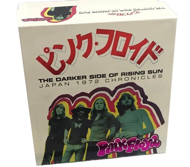 ピンク・フロイド 1972年 来日公演より全６公演をコンプリート収録した CD12枚組ボックスセット『The Darker Side Of  Rising Sun － Japan 1972 Chronicles』― ツアープログラム、チケット、ツアー ポスターの各レプリカも同梱した究極のコレクターズアイテム|ロック