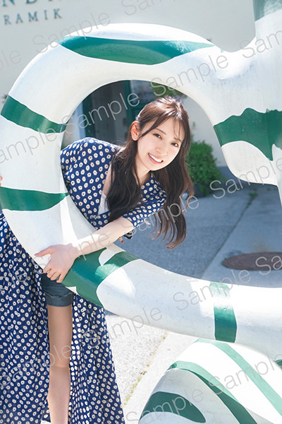 日向坂46金村美玖2nd写真集 機微【@Loppi・HMV限定カバー版】 : 金村