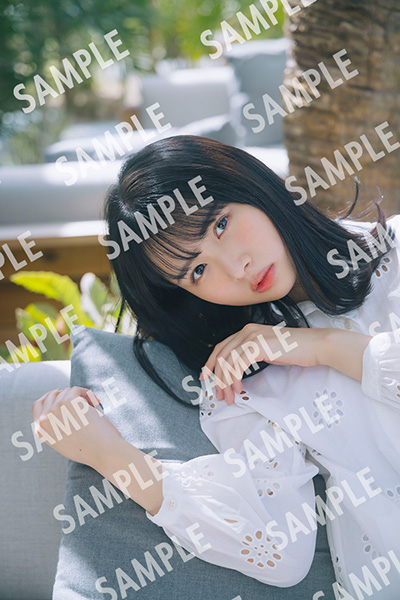 上村ひなの　日向坂46 写真集　直筆サイン入りパネル 日向坂46 上村ひなの写真集(仮) : Hinano Kamimura | HMV&BOOKS online