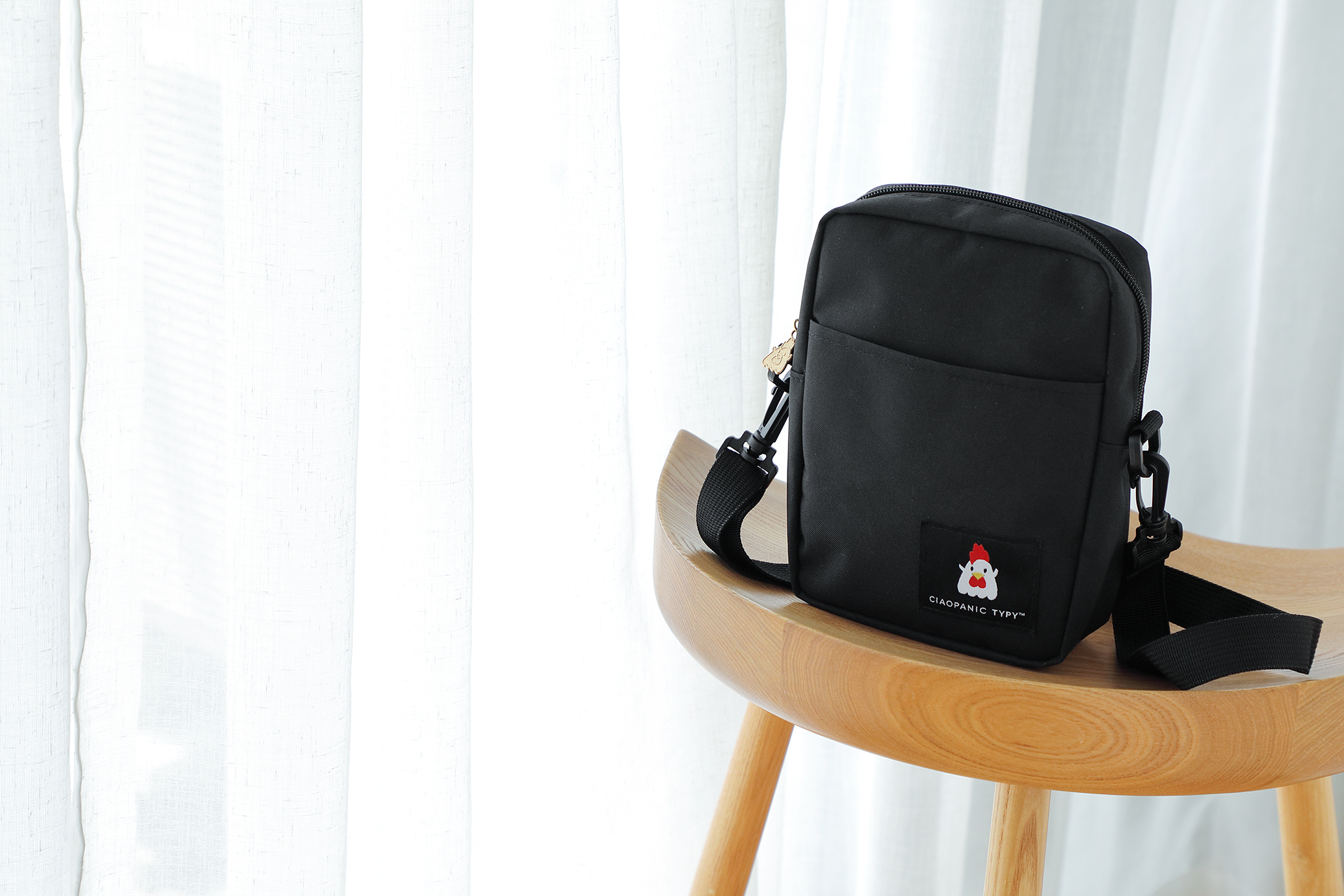 からあげクン」コラボショルダーバッグとお部屋ライトが登場 からあげクン」コラボショルダーバッグとお部屋ライトが登場