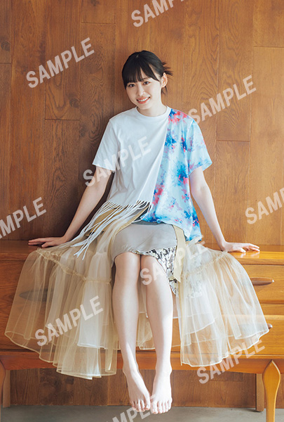HMV&BOOKS online限定特典：高橋未来虹（日向坂46）ポストカード》blt
