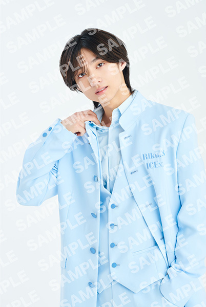 HMV限定特典：志賀李玖ポストカード》ICEx Photobook ICEx in BOOK