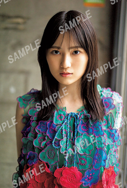 HMV&BOOKS online限定特典：的野美青（櫻坂46）ポストカード》blt