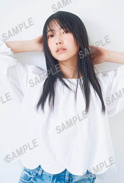 HMV&BOOKS online限定特典：小西夏菜実（日向坂46）ポストカード》blt