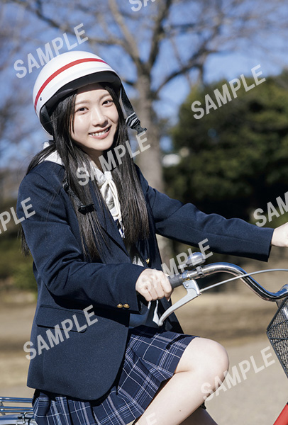 HMV&BOOKS online限定特典：谷口愛季（櫻坂46）ポストカード》B.L.T.