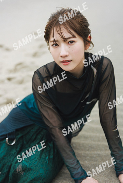 HMV&BOOKS online限定特典：小田倉麗奈（櫻坂46）ポストカード》blt