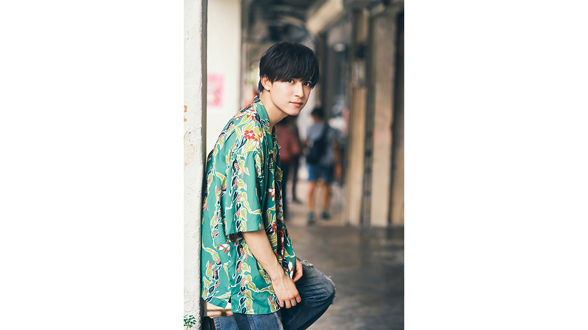 阿久津仁愛 写真集『Transit』発売記念オンラインイベント開催|アート