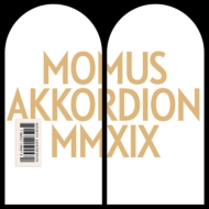 Momus/Akkordion