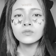 ŻҾ x AX/White