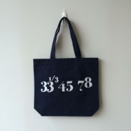 Typography Tote 33 1 / 3 (M / Nw / Pocket)