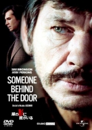 Quelqu Un Derriere La Porte