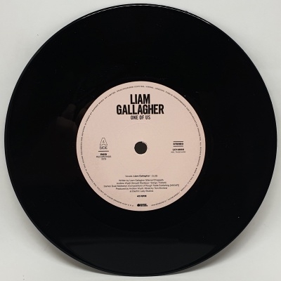 One Of Us (7インチアナログシングル) : Liam Gallagher | HMV&BOOKS