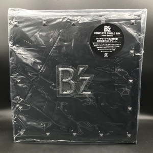 中古:盤質A】 B'z COMPLETE SINGLE BOX 【Black Edition】 : B'z | HMV&BOOKS online -  BMCD8001