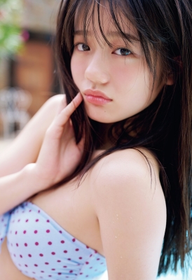 中島瑠菜 1st写真集 Luna の表紙
