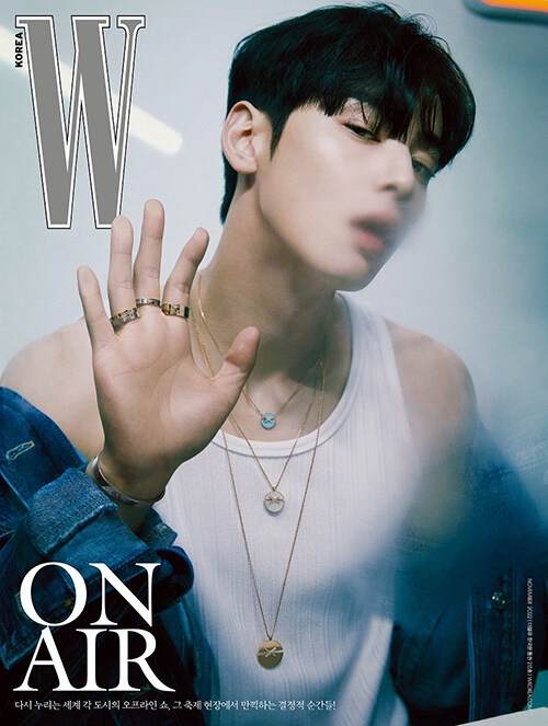 W Korea 2022年11月号【表紙：チャ・ウヌ A】 : Magazine (Import 