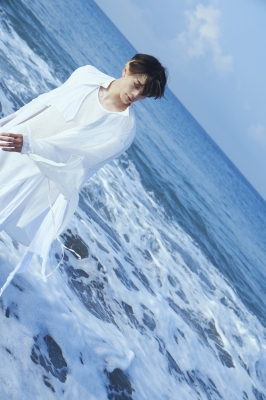 東啓介写真集 何色 : 東啓介 | HMV&BOOKS online - 9784048968492