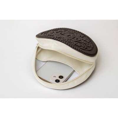OREO(R)クッキー型ポーチBOOK : ブランド付録つきアイテム | HMV&BOOKS