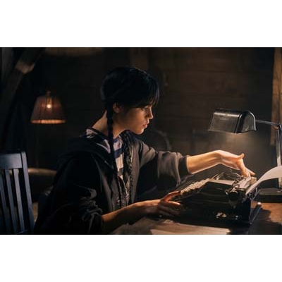 【国内版/新品】ウェンズデー シーズン1 Blu-rayコンプリート・ボックス ウェンズデー(シーズン1)ブルーレイコンプリート・ボックス(2枚