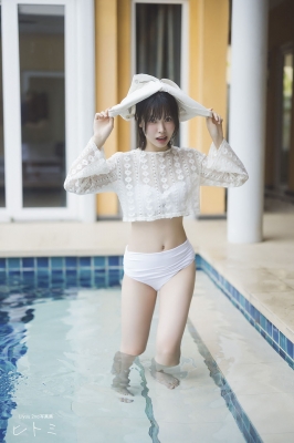 Liyuu 2nd写真集 ヒトミ サイン入り色紙 61SK1wCR24L._UF350,350_QL50_.jpg