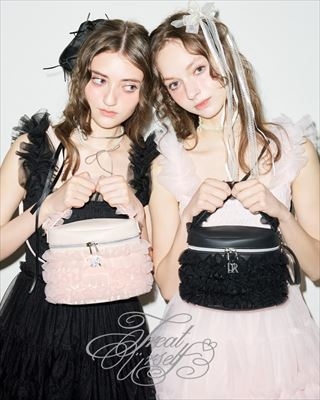 Treat Urself Tulle Vanity Bag Book Pink : ブランド付録つき