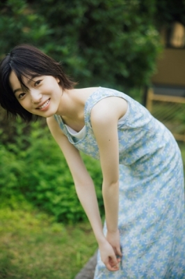 日向坂46 小坂菜緒 セレクト写真集B賞 超特大ポスター 直筆サイン入り HMV限定特典:小坂菜緒(日向坂46)両面超ビッグポスター