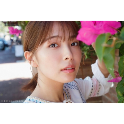 寺本莉緒写真集 RIO : 寺本莉緒 | HMV&BOOKS online - 9784065431863