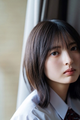 HMV&BOOKS online限定特典：渡辺莉奈（日向坂46）ポストカードB