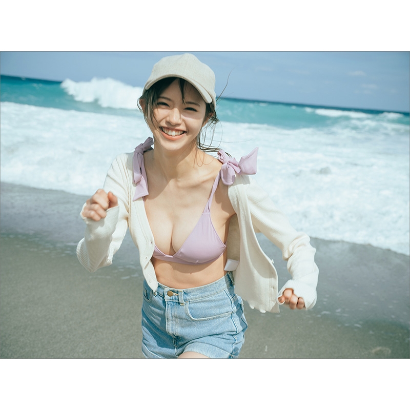 鈴木ゆうか1st写真集 : Yuka Suzuki | HMV&BOOKS online : Online Shopping &  Information Site - 9784768314302 [English Site]