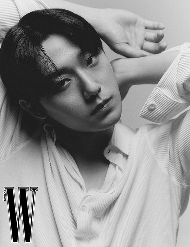 W Korea 2022年5月号【表紙：ドヨン（NCT）C】 : Magazine