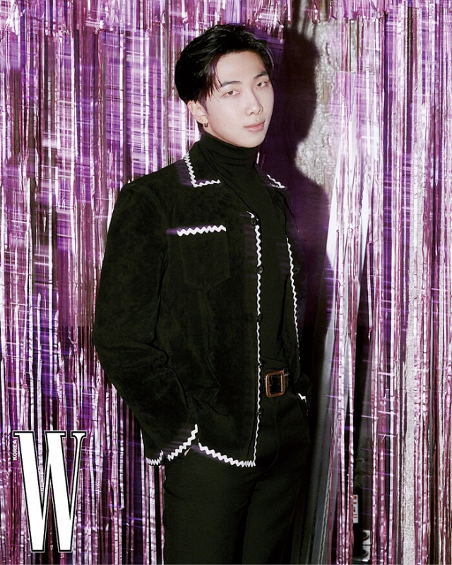 W Korea 2022年12月号【表紙：ダニエル（NewJeans