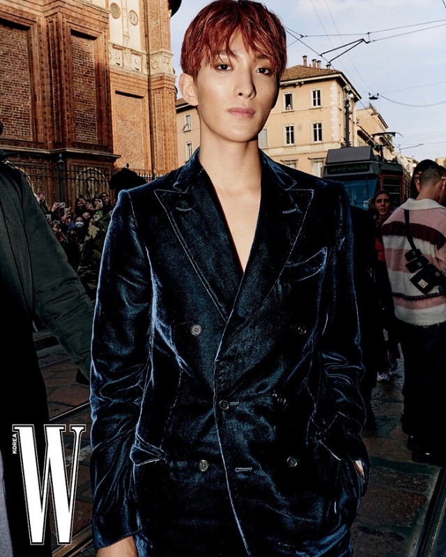 W Korea 2023年4月号【表紙：ソン・ガン】 : Magazine (Import