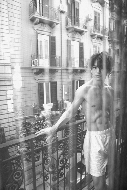 Exile Naoto 1st写真集【@loppi・hmv限定カバー版】 : EXILE