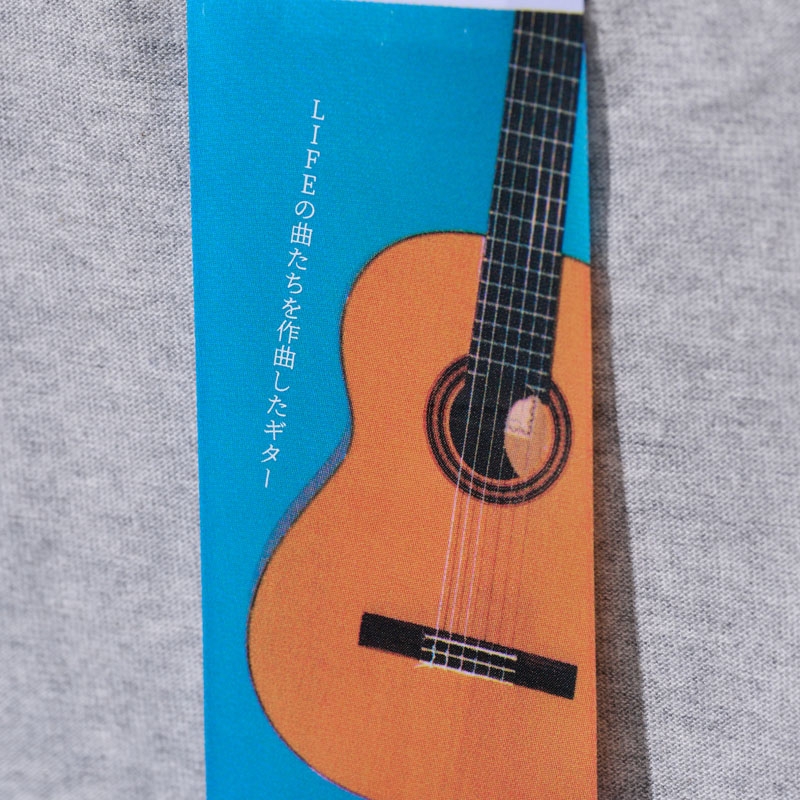 お見舞い LIFE刺繍T グレー×蛍光ピンク（タグ：LIFEの曲たちを作曲した ミュージシャン