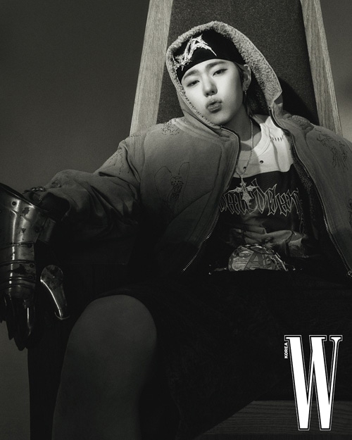 W Korea 2024年 11月号【表紙：ジェニー（BLACKPINK）A】 : Magazine