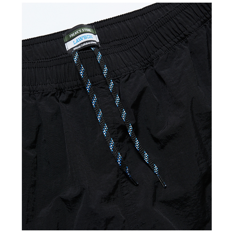 コンパクトに収納できるナイロンショートパンツ ブラック（L-XL